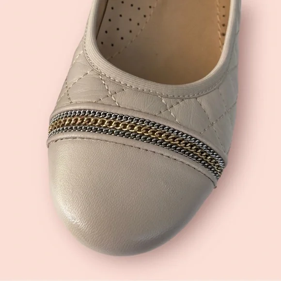 VANELi Flats - Picture 5 of 8